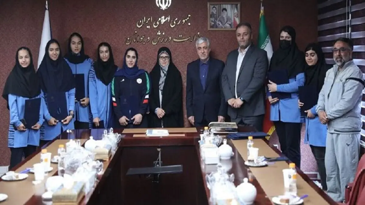 دیدار زنان مدال‌آور وزنه‌برداری و دوومیدانی با وزیر ورزش

