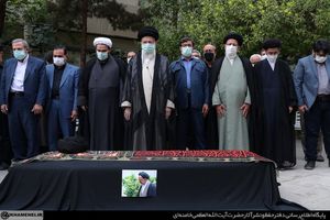 رهبر انقلاب روز دوشنبه بر پیکر حجت‌‌‌الاسلام دعائی نماز میت اقامه کردند/ ویدئو

