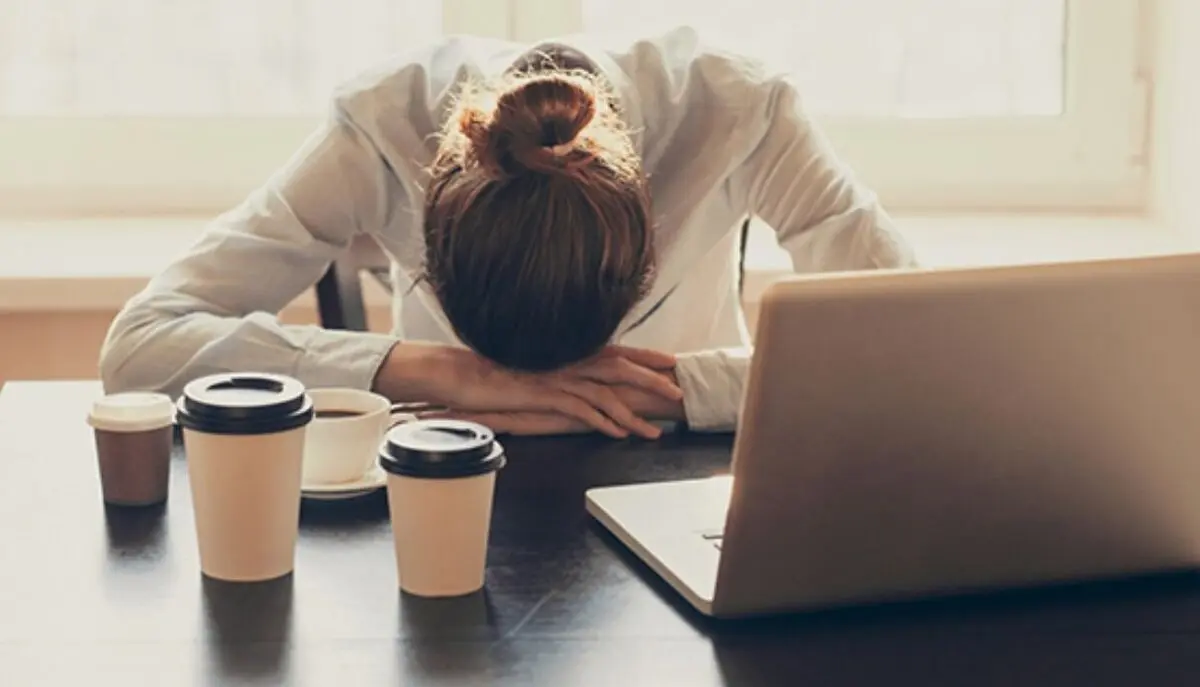 چرا همیشه خسته ایم حتی وقتی خوب می‌خوابیم؟
