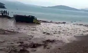 سیل راه منجیل به علی آباد و طارم را مسدود کرد