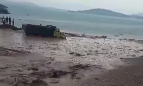 سیل راه منجیل به علی آباد و طارم را مسدود کرد