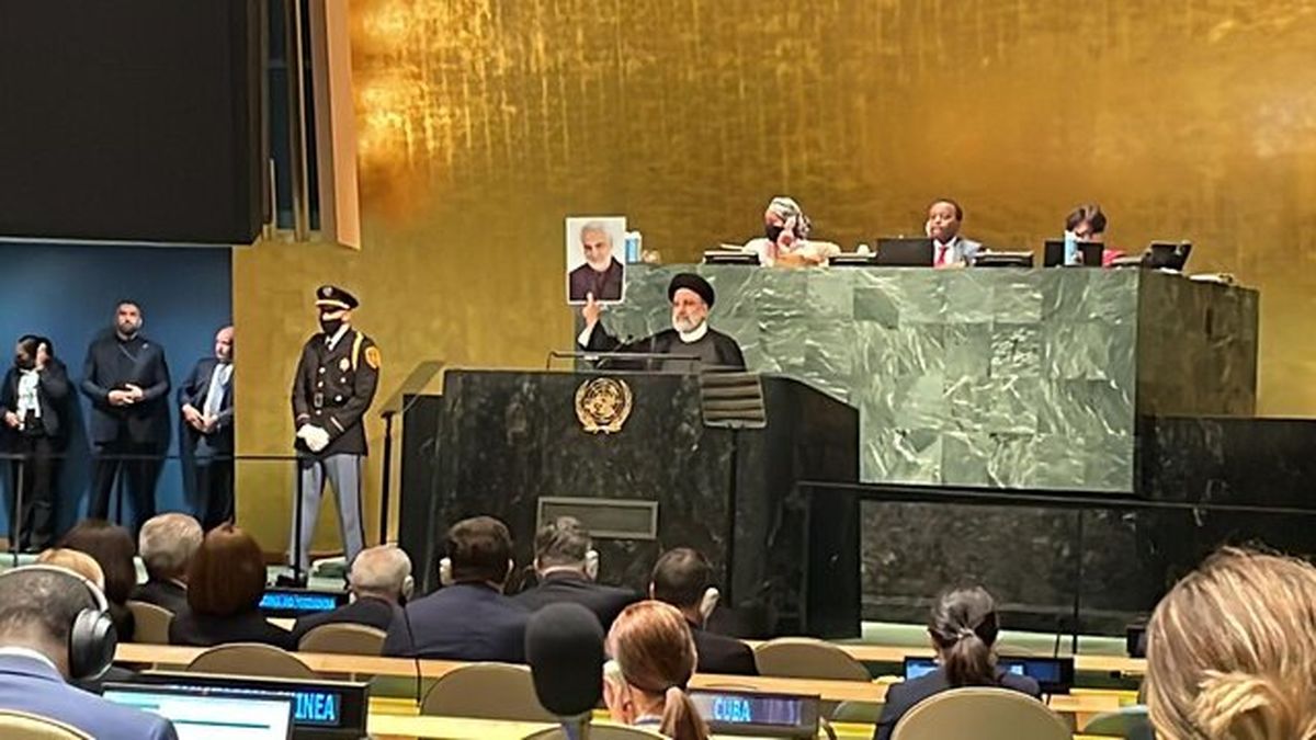 ایران به دنبال ساخت سلاح اتمی نیست/ امروز جهان به "ایران قوی" نیازمند است