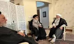 تصاویری از مهمان جدید مهدی کروبی بعد از رفع حصر/ تصویر چه کسی بر قاب دیوار خانه کروبی است؟