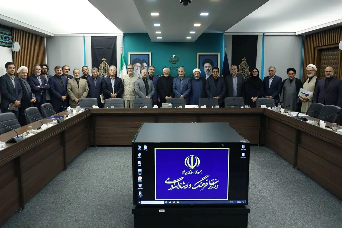 عارف: نگاه قیم مآبانه به مردم و اهل فرهنگ کنار گذاشته شود
