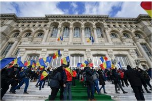 معترضان به قوانین کرونایی به پارلمان رومانی حمله کردند