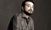 سبزی پاک کردن آقای بازیگر پشت ترافیک