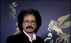 بابک خواجه پاشا برای بار دوم  سیمرغ بلورین فجر را از آن خود کرد/ تشکر به زبان ترکی از رئیس جمهور/«هرکسی کم فروشی بکند باید پاسخگو باشد»