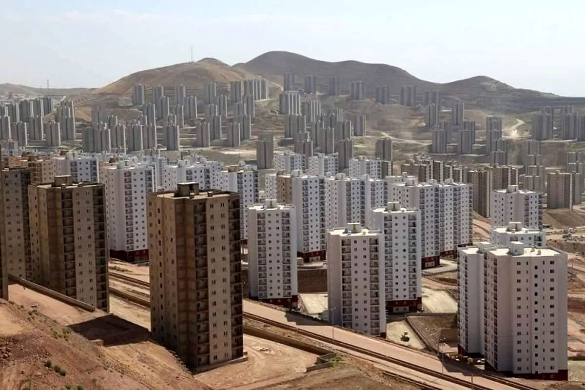 کمبود مسکن صوری و عمدی است/ به هر ایرانی ۱۹۶ متر زمین رایگان می‌رسد