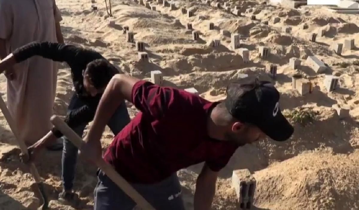 دفن فلسطینی‌ها در گور‌های دسته جمعی/ اکثر اجساد ناشناس هستند/ ویدئو