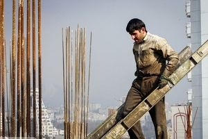 نماینده کارگران ساختمانی: بیمه ۴۰۰ هزار نفر در دولت رئیسی قطع شد