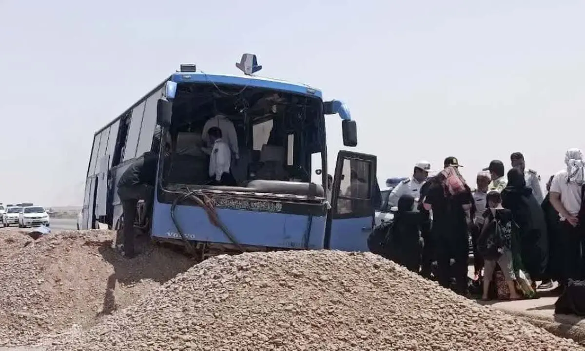 حادثه برای اتوبوس مشهد - شلمچه در گرمسار با ۴۷ مصدوم

