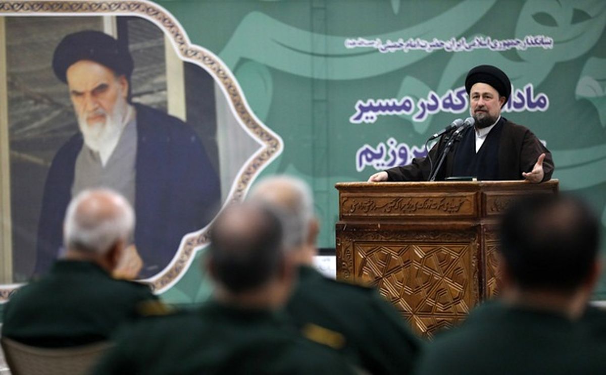 سید حسن خمینی: دشمنانی داریم که در لباس دوستان ما هستند/ بد نیست گاهی انسان ضعیف شود تا دشمنش را بشناسد/ آیه قرآن میفرماید «اگر دشمنت بالهایش را برای صلح باز کرد، تو هم قبول کن»؛ اما بدان صلح دشمن گاهی خدعه است