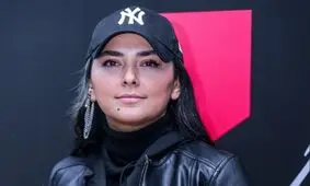 پارسا پیروزفر و هدی زین‌العابدین در افتتاحیه یک نمایشگاه/ عکس
