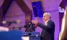  اگر تروریست نفوذی وارد کشور شده و اینچنین از مردم و نیروی انتظامی تلفات گرفته، حکومت باید پاسخگو باشد/ حاکمیت مسئول امنیت شهروندان است/ ویدئو