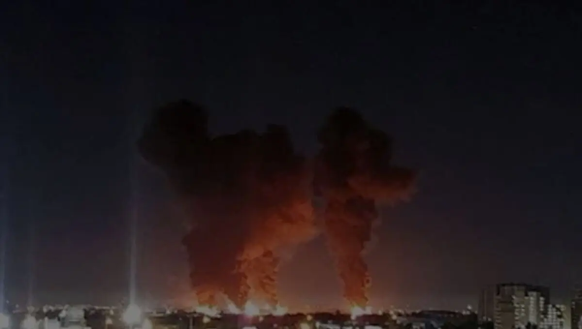 حمله به نزدیکی بیمارستان کودکان سرطانی اهواز / جزئیات شنیده شدن صدای انفجار در اطراف تهران / فرودگاه سمنان هدف قرار گرفت / حمله بامدادی به کبودرآهنگ همدان / سنتکام به یک نفتکش ایران شلیک کرد