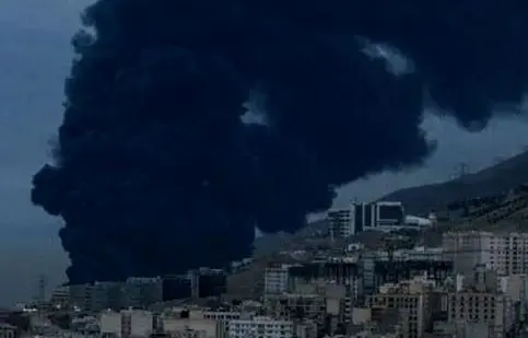 تصاویر خبرگزاری صدا و سیما از حملات هوایی دیشب به انبارهای نفت شهران 