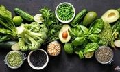 ۵ سبزی پرخاصیت برای کاهش کلسترول بعد از ۵۰ سالگی