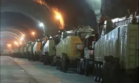 اقامه نماز جماعت در تونل موشکی نیروی هوافضای سپاه/ ویدئو