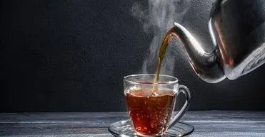 یک باور غلط درباره نوشیدن چای داغ