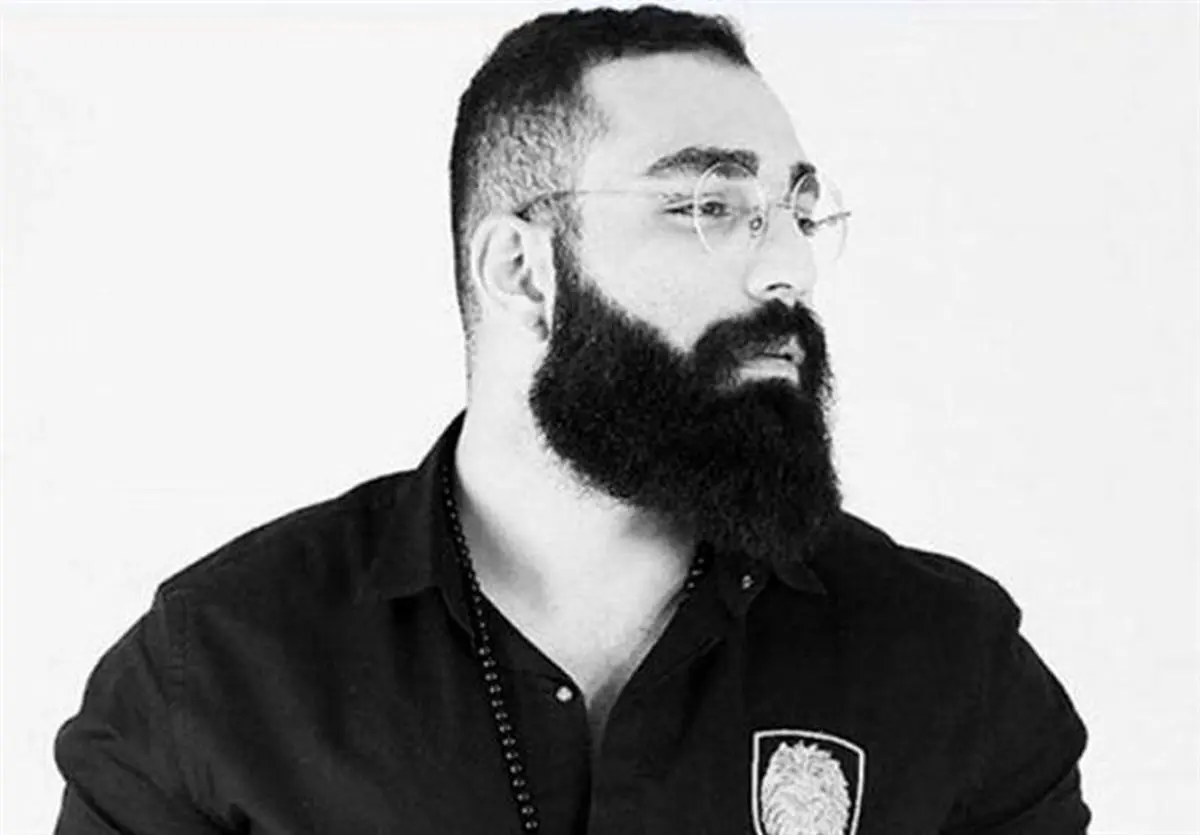 «حمید صفت» در حال خوردن سیب زمینی تخم مرغ در پشت صحنه سریال بامداد خمار