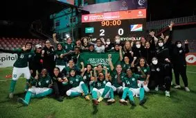 هدیه تیم ملی فوتبال زنان عربستان به پله!/ عکس

