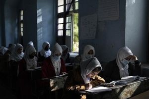 کمک‌ های مالی غرب  به طالبان محدود به مناطقی است که دختران در آن‌ها اجازه تحصیل دارند