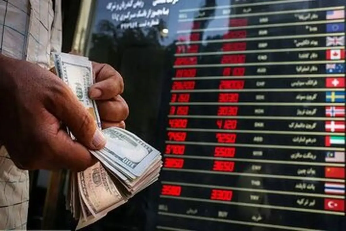 انتقاد از سیاست های سردرگم بانک مرکزی در مهار قیمت ارز؛ با خبرسای نمی توان بازار را کنترل کرد