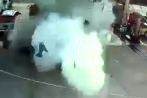 انفجار مرگبار ماشین در پمپ بنزین/ ویدئو+18