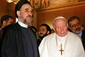 تصاویری از حضور محمد خاتمی در مراسم تششیع پاپ ژان پل دوم؛ پزشکیان نیز به واتیکان می رود؟
