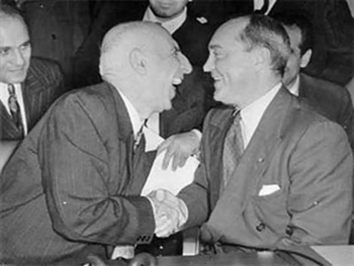 آیا مصدق پیشنهاد آمریکا (شراکت ۵۰-۵۰) را رد کرد؟