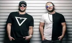 پیاده‌روی مسیح و آرش در کربلا/ ویدئو