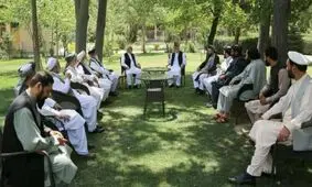 کرزی بار دیگر بر بازگشایی مکاتب دخترانه در افغانستان تأکید کرد