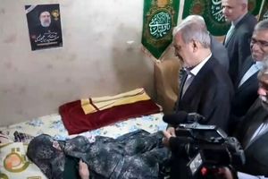 مادر ابراهیم رئیسی خطاب به پزشکیان: سوار هلیکوپتر نشو!/ ویدئو

