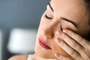 علت درد پشت چشم چیست؟