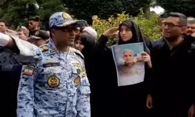  ادای احترام نظامی دختران خلبان سید طاهر مصطفوی به پیکر پدرشان/ ویدئو

