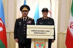 وزیر دفاع آذربایجان: هیچ چشمداشتی به خاک همسایگان نداریم