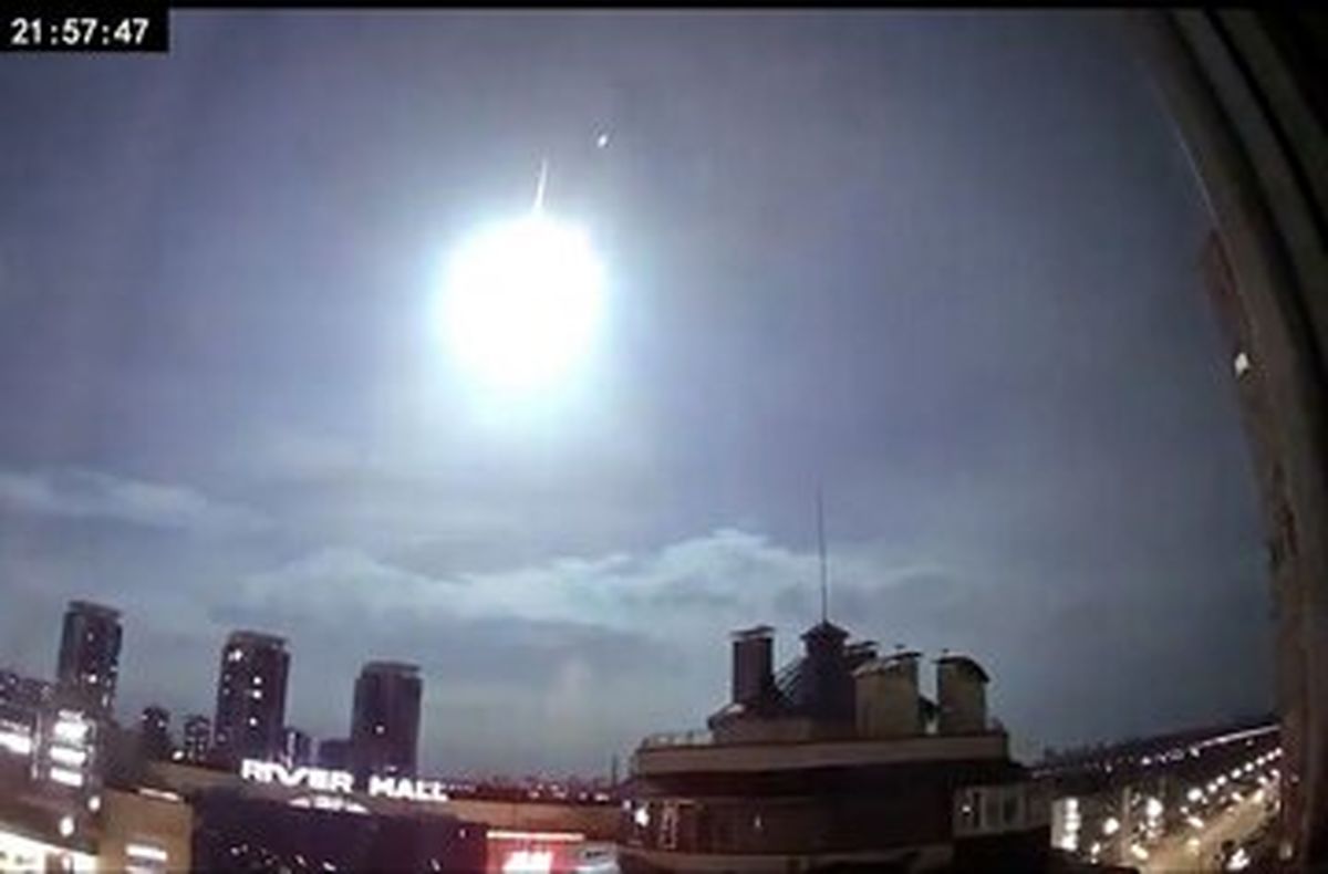 درخشش نوری عجیب در آسمان کیف پایتخت اوکراین/ ناسا واکنش نشان داد