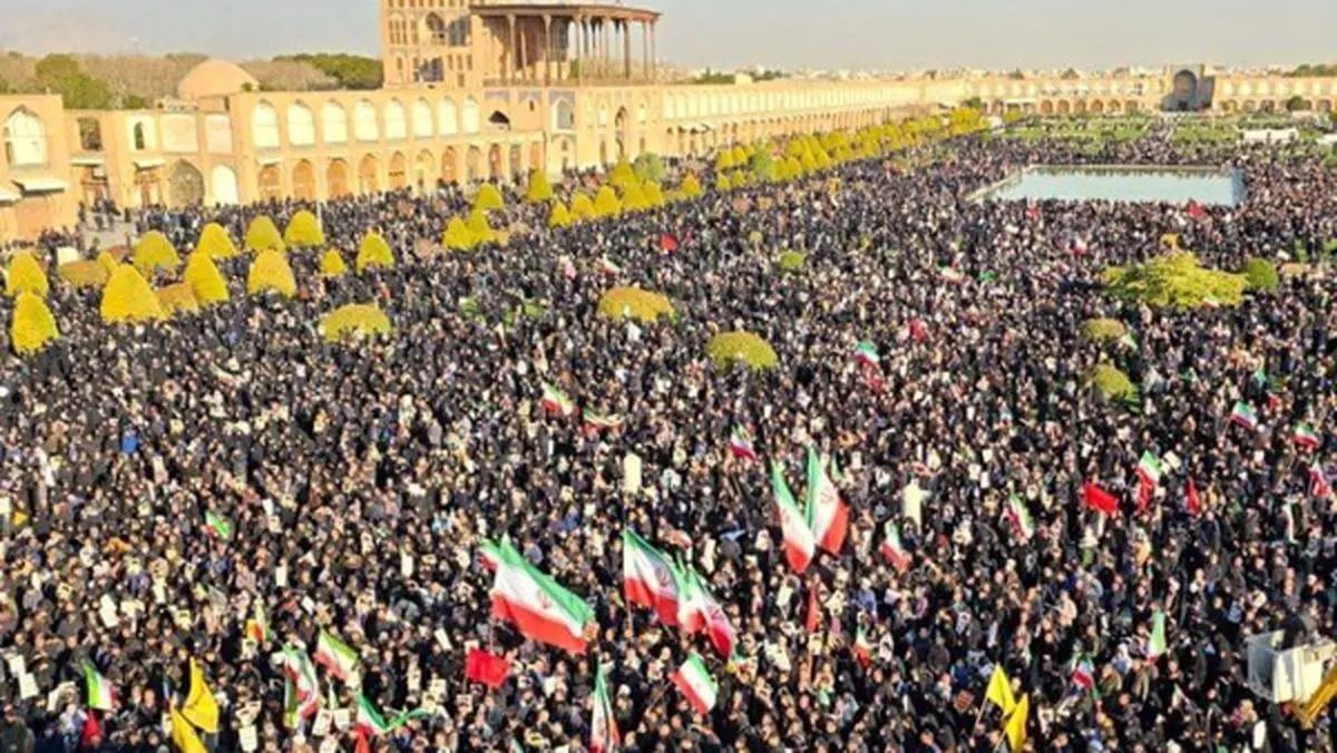 دسته عزاداری  به یاد رهبر شهید در استان اصفهان/ ویدئو