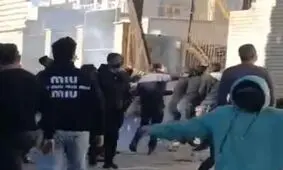 درگیری مقابل فرمانداری فسا/ تکذیب کشته شدن یک نفر در اتفاقات امروز/ 3 مامور نیروی انتظامی زخمی و 4 مهاجم دستگیر شدند/ ویدئو