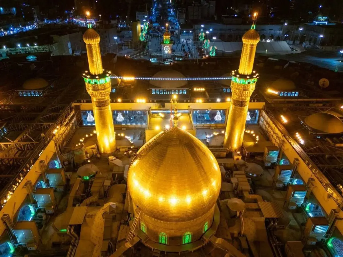 شستشوی گنبد حرم امام حسین (ع) در آستانه محرم