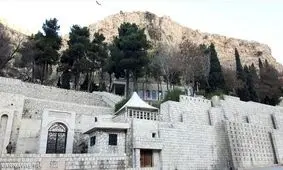 آرامگاه خواجوی کرمانی در کجا واقع است؟