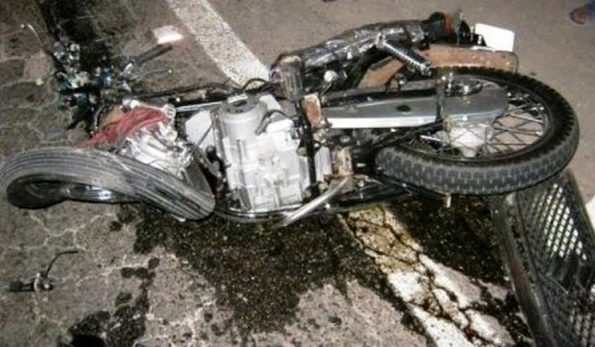 مرگ ۳ نفر بر اثر برخورد تریلی با موتور سیکلت در محور آباده طشک - نی ریز