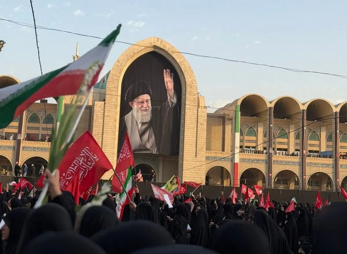 حال و هوای محل استقرار خبرنگاران در مصلی تهران برای پوشش مراسم وداع با رهبر شهید

