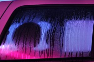 چگونه از بخار کردن شیشه خودرو در سرما جلوگیری کنیم؟