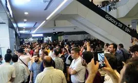 اعتراض فروشندگان موبایل به افزایش نرخ دلار و هزینه رجیستری؛ مغازه‌های چارسو و علاءالدین تعطیل شدند