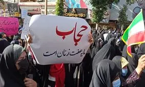 مشت‌ های گره کرده زنان یاسوجی در لزوم رعایت حجاب/ ویدئو