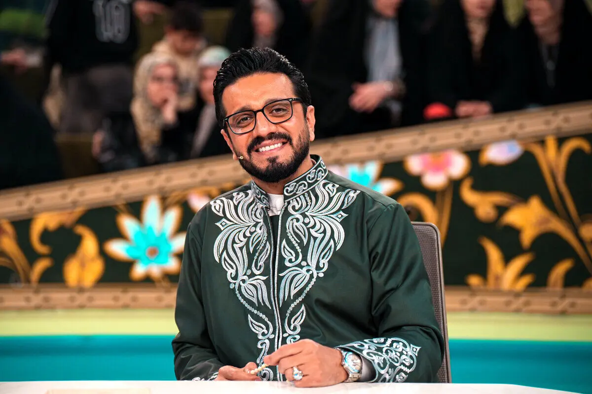 عکسی جالب از خواهر حسنین حلو، داور برنامه محفل