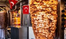 جنگ بر سر انحصار «کباب ترکی»، محبوب‌ترین غذای خیابانی در اروپا؛ ترکیه به کمیسیون اروپا شکایت برد