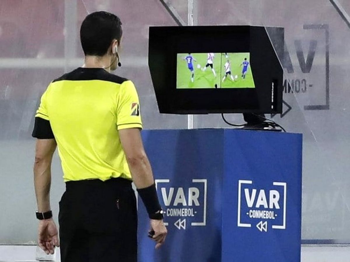 وزیر ورزش: لیگ برتر با VAR برگزار میشود