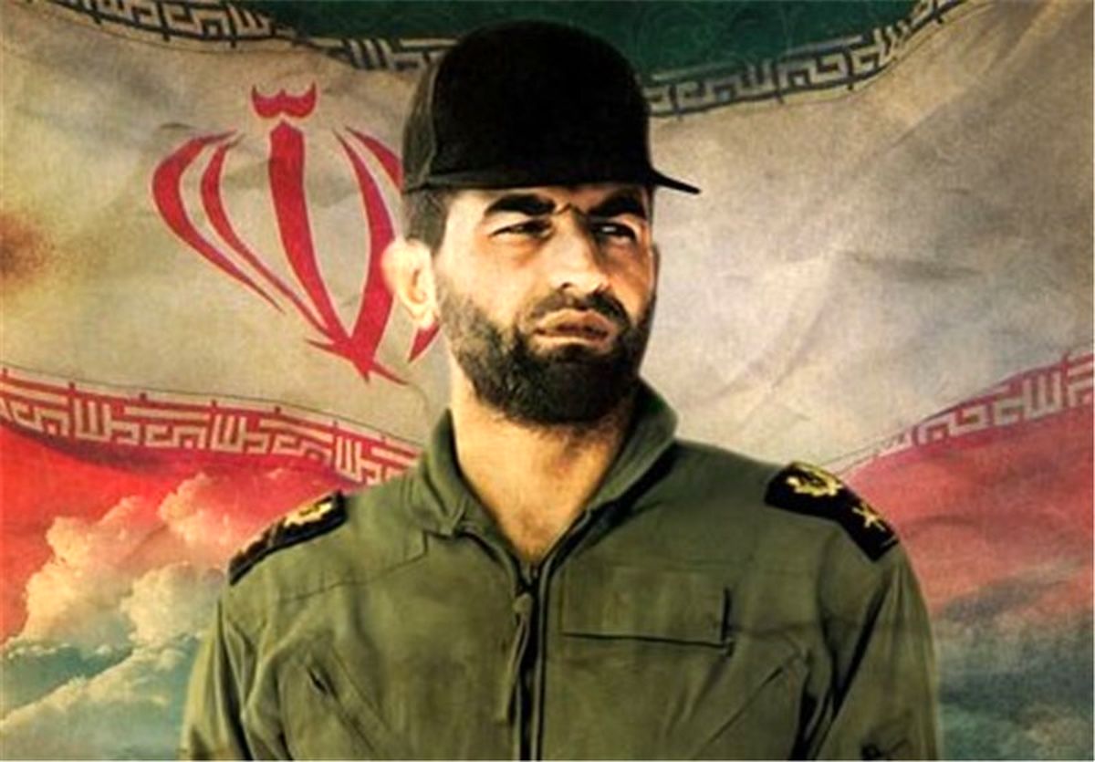 سفر در زمان؛ «سرلشکر عباس بابایی» در حیاط خانه پدری؛ دهه 50